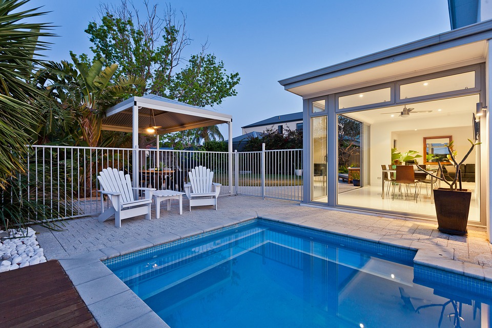 entretenir piscine semi enterrée